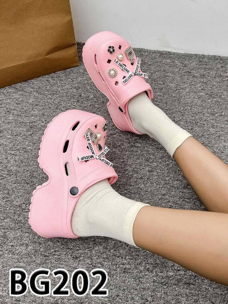 Klapki damskie Roz 36-41 / 12 par 1